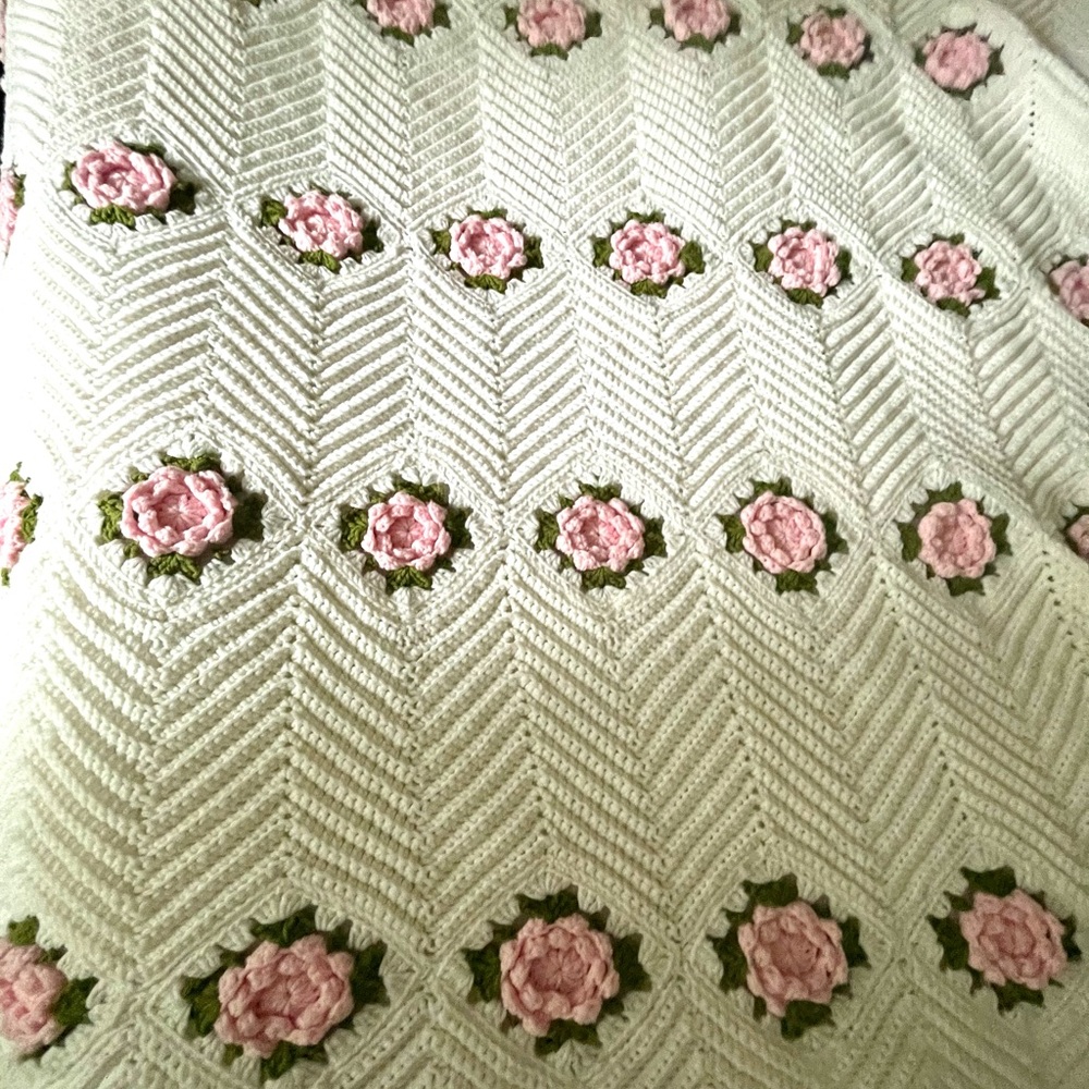 Rose crochet blanket // Afghan// granny chic
